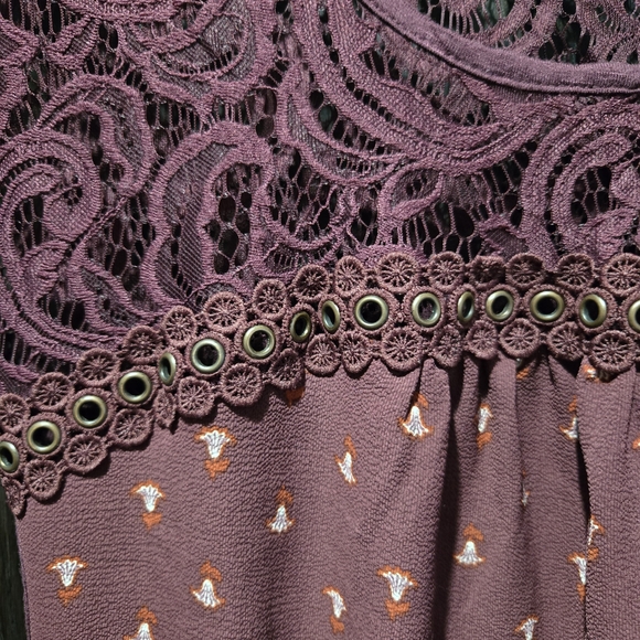 Maurices Lace Accent Blouse - Burgundy Plum Floral Casual Office Size Small - Picture 4 of 8